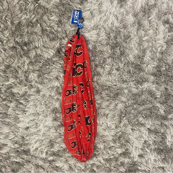 Calgary Flames NHL Red Calgary Flames motifs unisex infinity scarf. NWT. - Picture 3 of 5